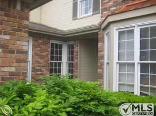 39555 Village Run Dr, Northville, MI 48168