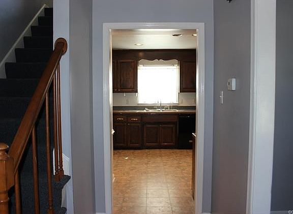 5th image of 2108 Cloverdale Ave