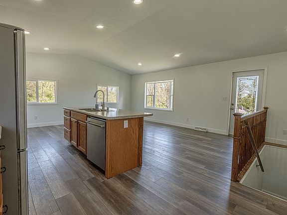 3rd image of 108 Lien Ct