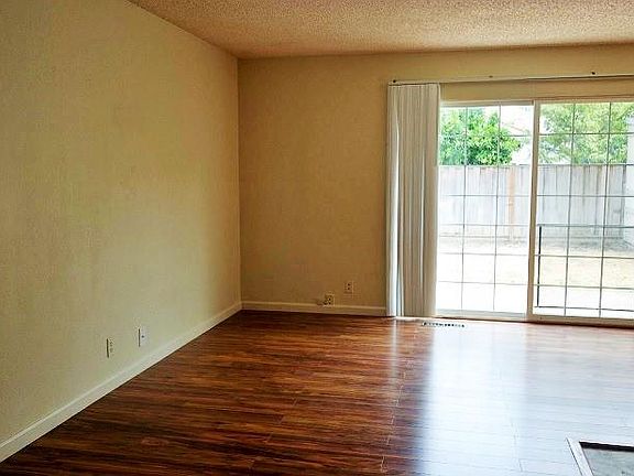 5th image of 106 Rosewell Way