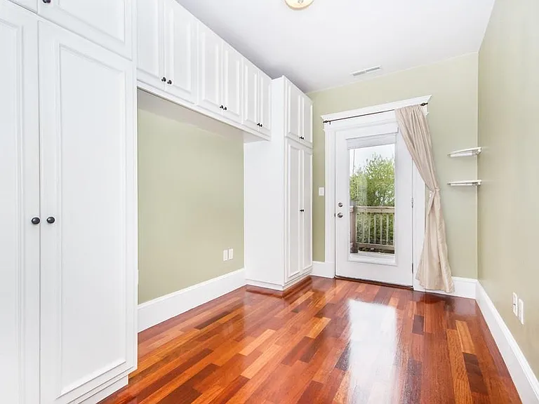 339 E St — Photo 12