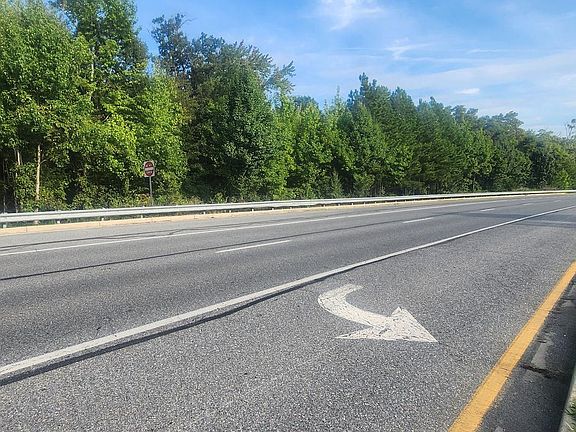 5th image of Middletown Rd