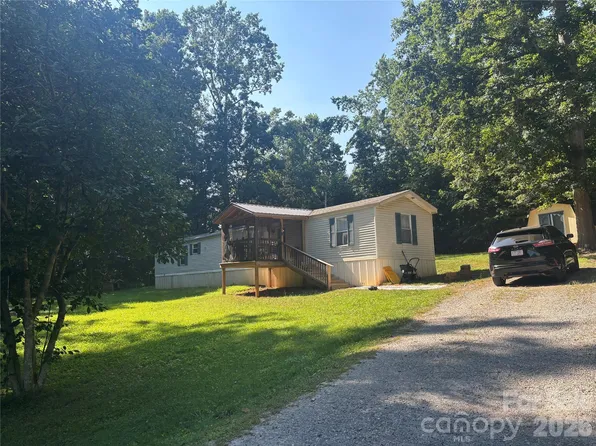 233 Starlight Dr, Lincolnton, NC 28092