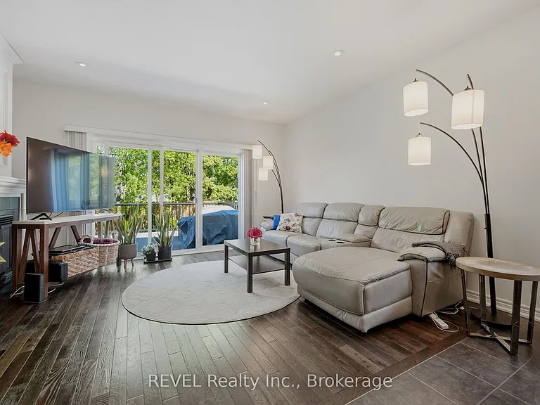39 Pierpoint Dr — Photo 12