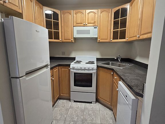 2nd image of 255 W 55th St APT 5A
