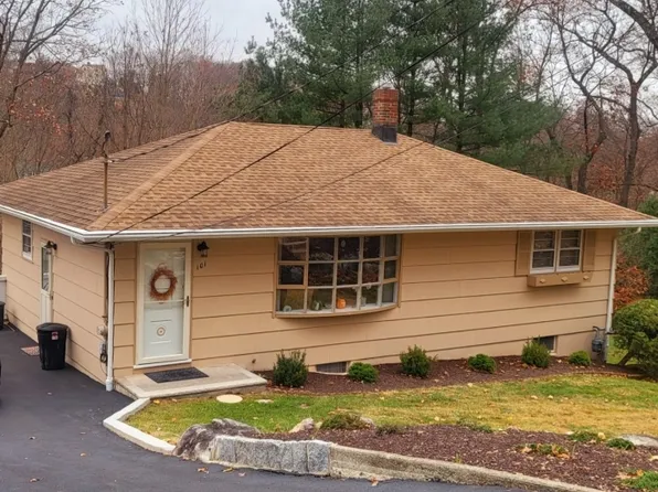 101 Hillside Dr, Bloomingdale Boro, NJ 07403