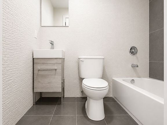 4th image of 805 Quincy St #3
