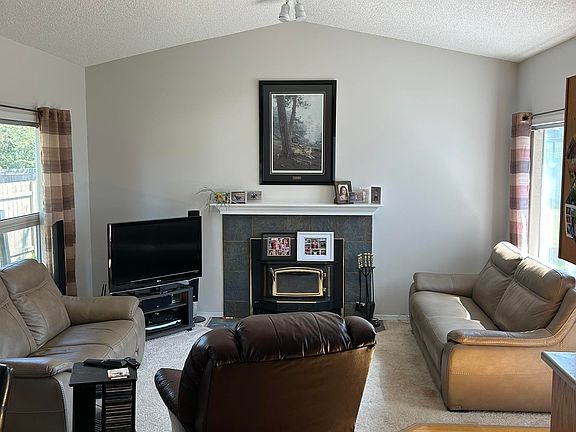 3rd image of 4014 Champagne Dr