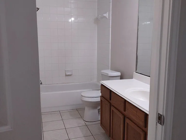 17911 Greenbriar Park — Photo 10