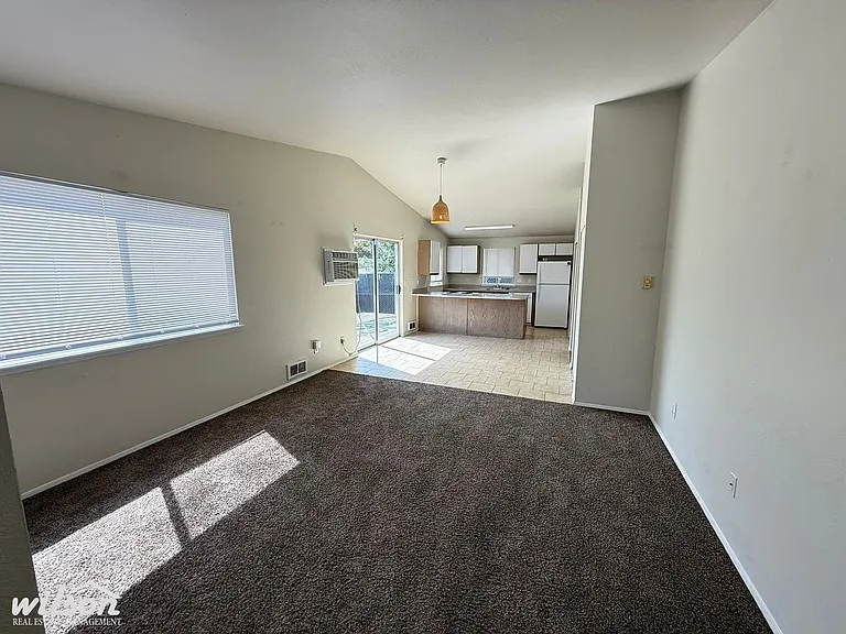1007 S 17th Ave — Photo 3