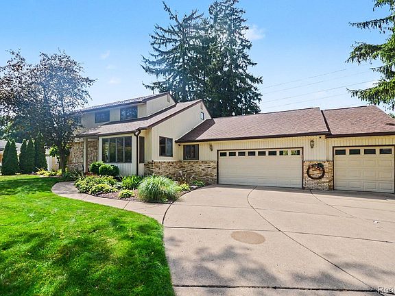 4th image of 52905 Heatherway Dr