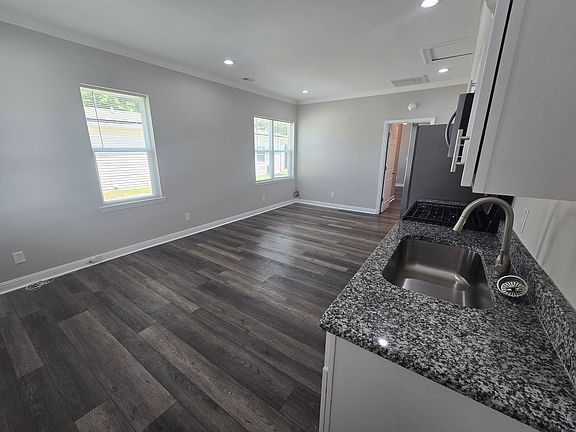 4th image of 234-236 W Winchester St #34