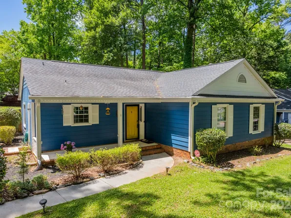 7829 Surreywood Pl, Charlotte, NC 28270