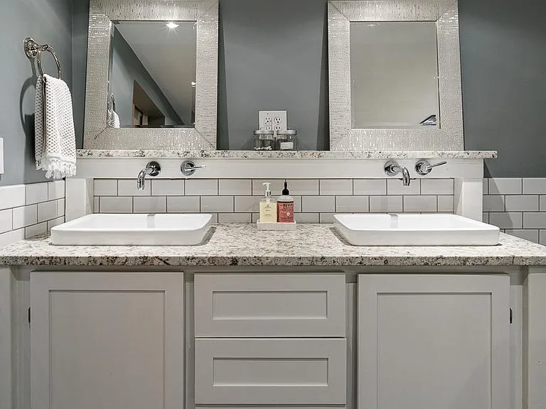 619 E Jeffrey Pl — Photo 10