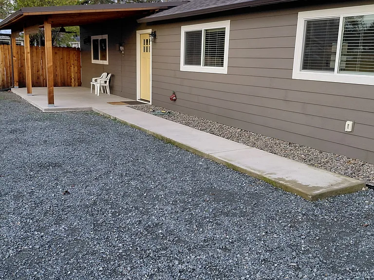 411 SW Westholm Ave — Photo 5