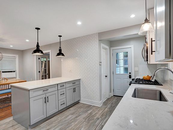 5th image of 352 Durie Ave
