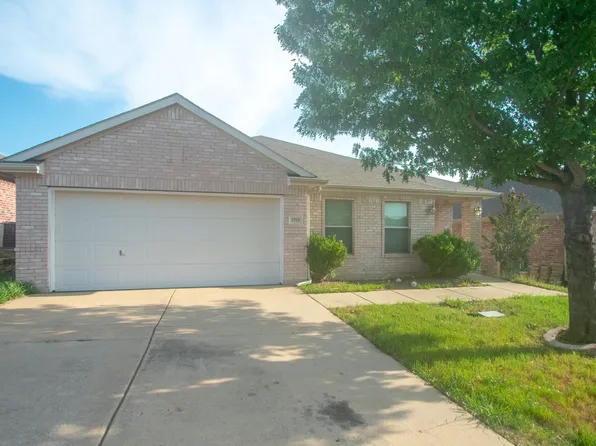 3725 Sapphire St, Fort Worth, TX 76244