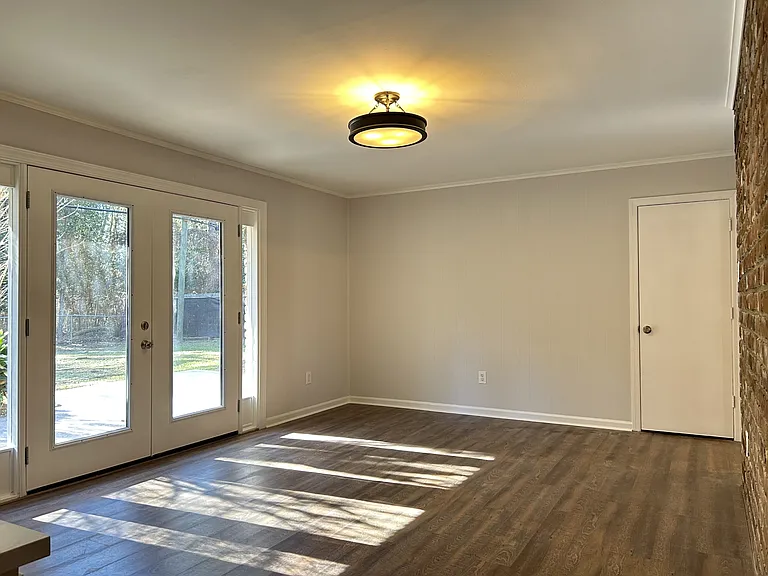 609 Windsor Rd — Photo 15