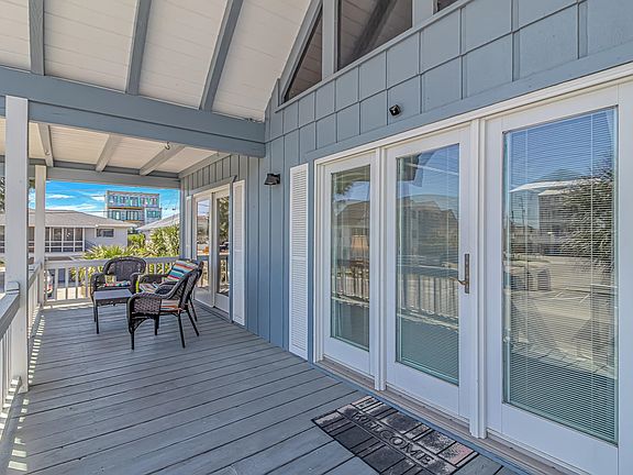 4th image of 4801 Lake Dr.