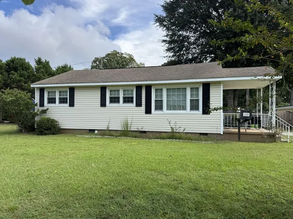 2108 High School Dr, New Bern, NC 28560