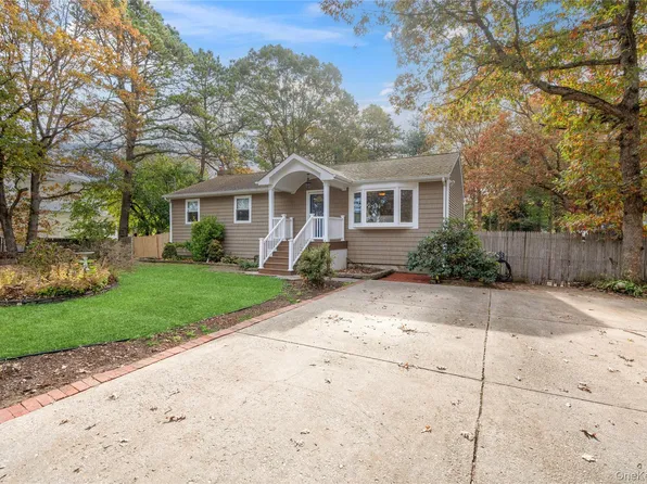 42 Fig Street, Central Islip, NY 11722