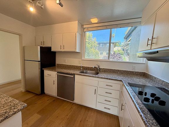 3rd image of 30 Andrew Dr APT 121