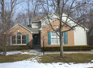1106 Bluebird Dr, Rochester Hills, MI 48307