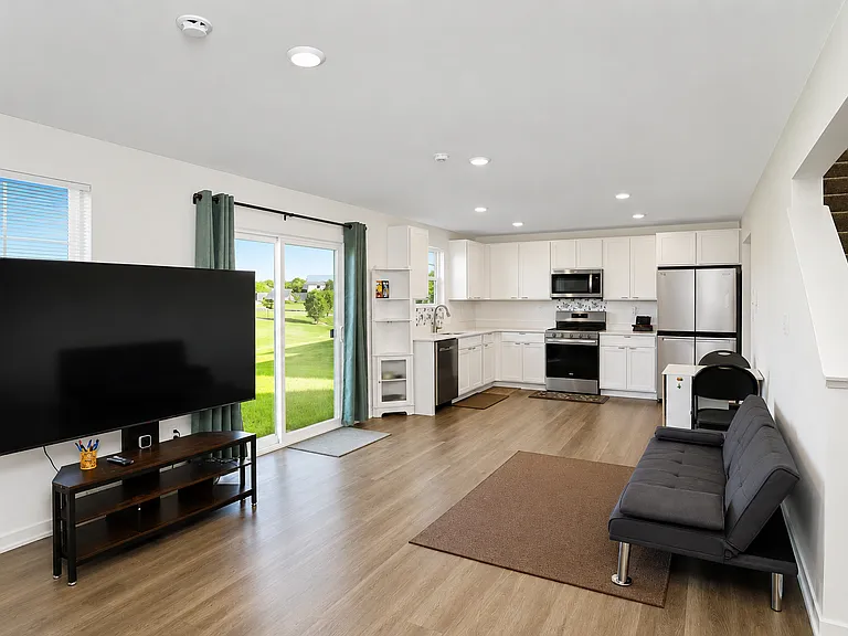 101 Fieldcrest Ave — Photo 3