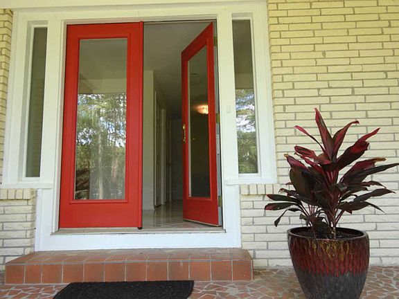 4th image of 3349 Lakeshore Dr