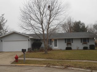 105 Raven Ct, Morris, IL 60450