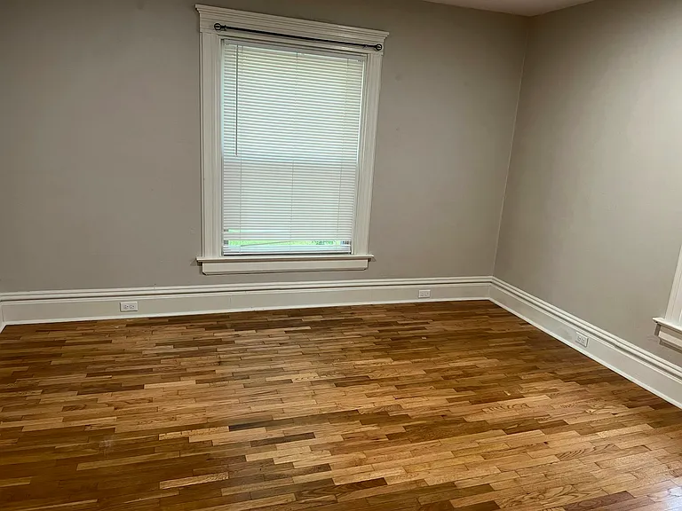107 N Berrien St — Photo 11