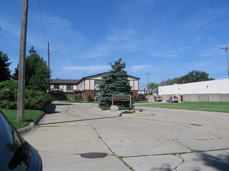 20705 Edgewood St — Photo 1