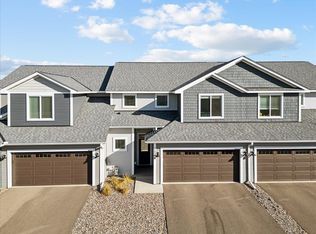 1704 Southpoint Ln, Hudson, WI 54016