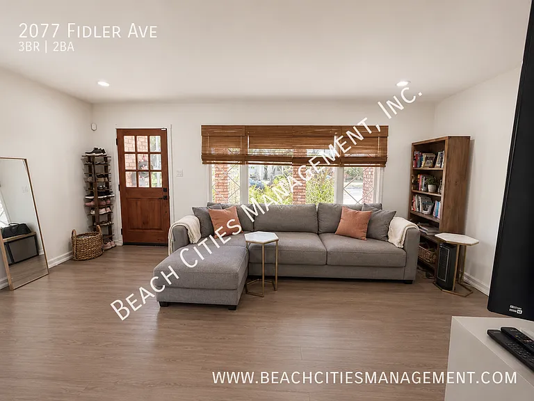 2077 Fidler Ave — Photo 4