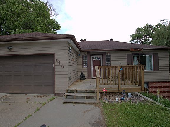 3rd image of 616 7th St NE