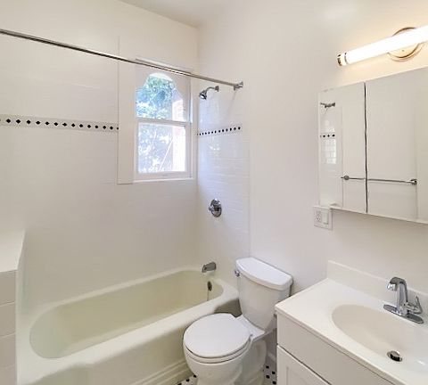 5th image of 999 Bush St APT 201