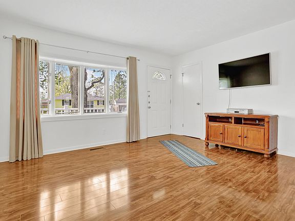 5th image of 2416 Helmuth Ave