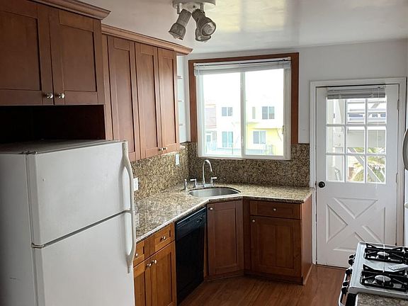 2nd image of 843 46th Ave