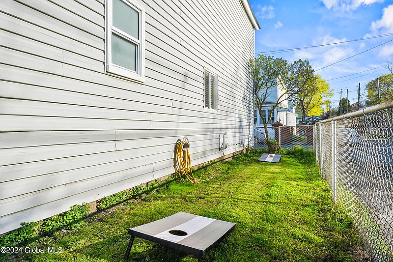 3rd image of 20 Andrewsville Court