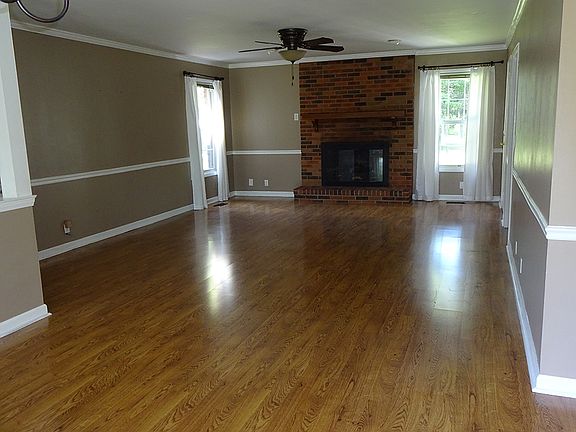 3rd image of 410 Bluebell Ave