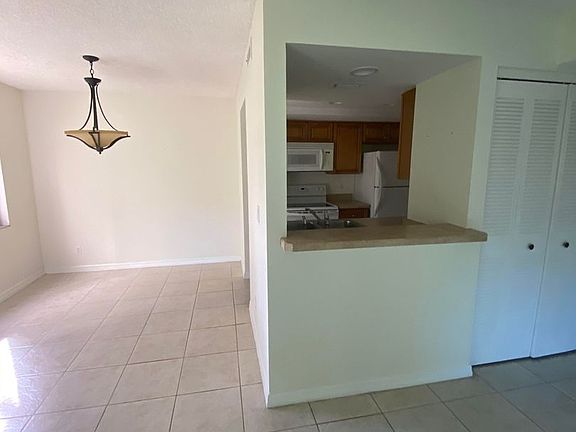 4th image of 306 Palm Coast Pkwy NE APT 104