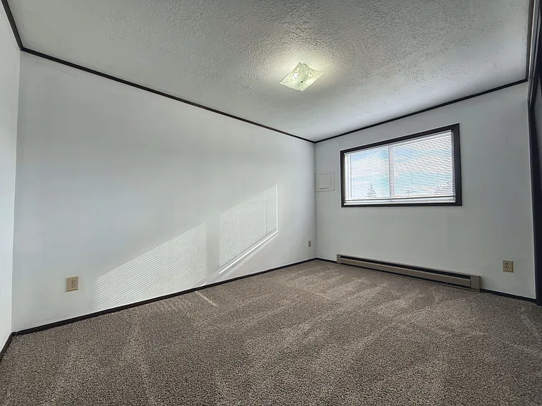 424 E State St #B — Photo 7