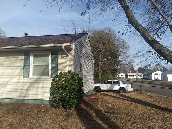 2nd image of 17 Pennwood Dr
