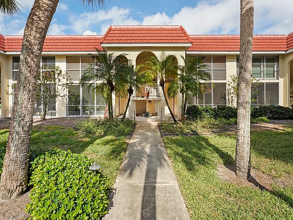 3rd image of 137 Avenida Messina APT 2