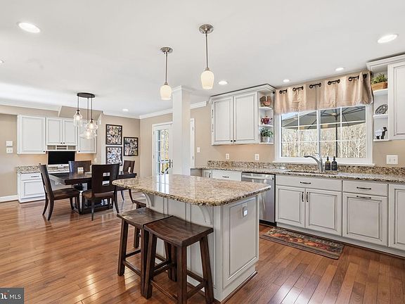 3rd image of 16 Dulaney Hills Ct