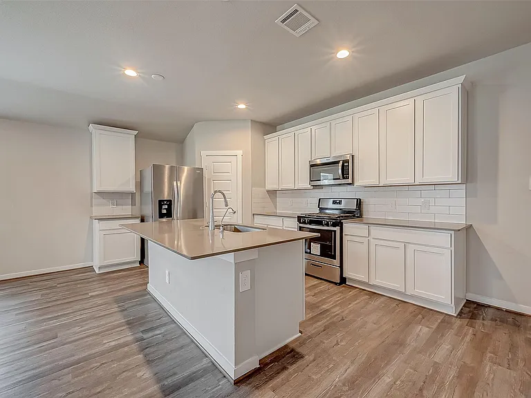 19010 Norbury Park Ln — Photo 2