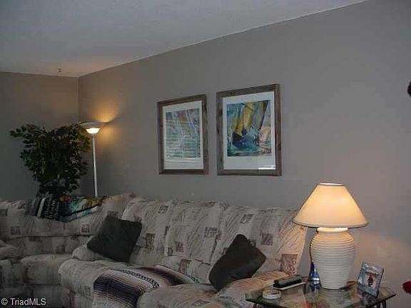 5th image of 226 E Northpoint Ave #E