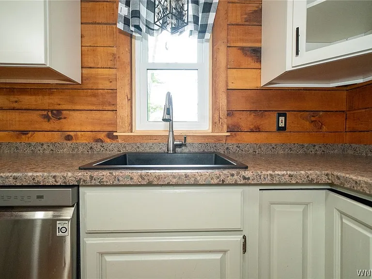 8376 Cobblestone Ct — Photo 24