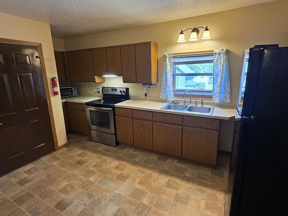 1st image of 112 Main St APT 4