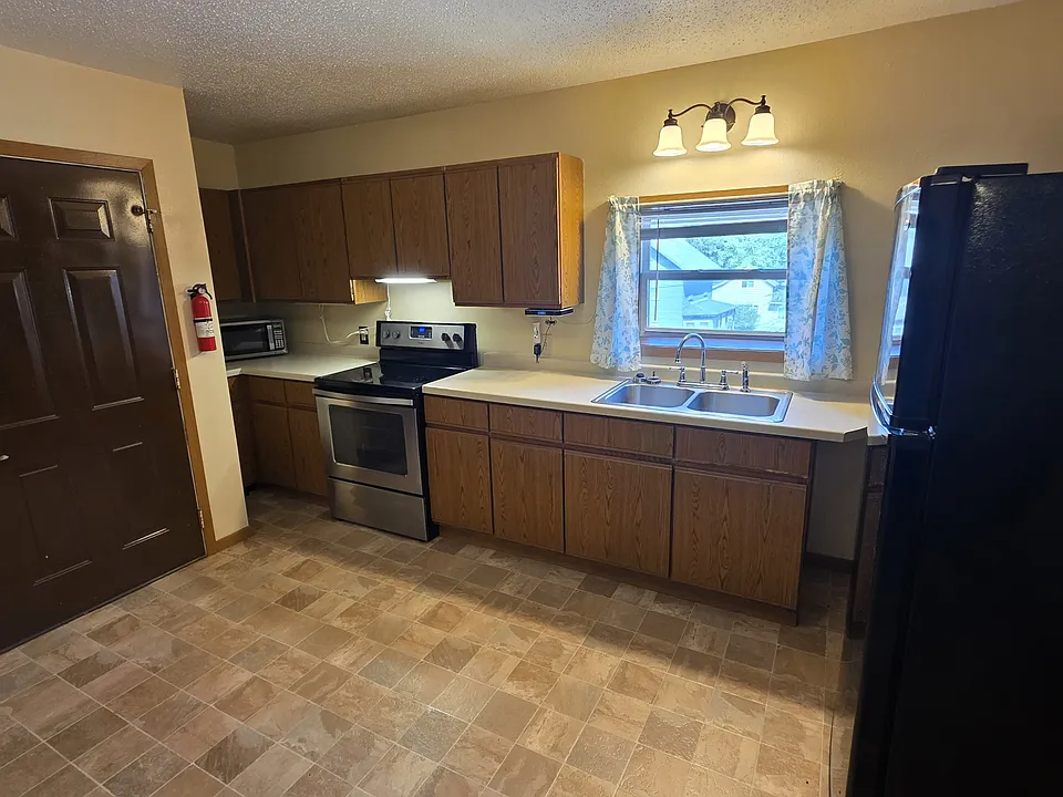112 Main St #4